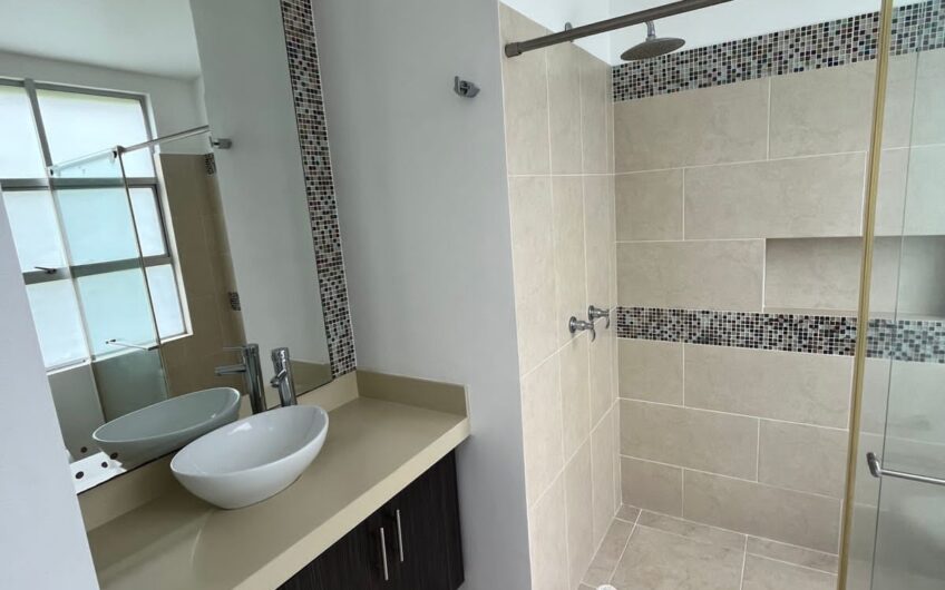 Casa para la Venta en Condominio Campestre – Vía a Circasia