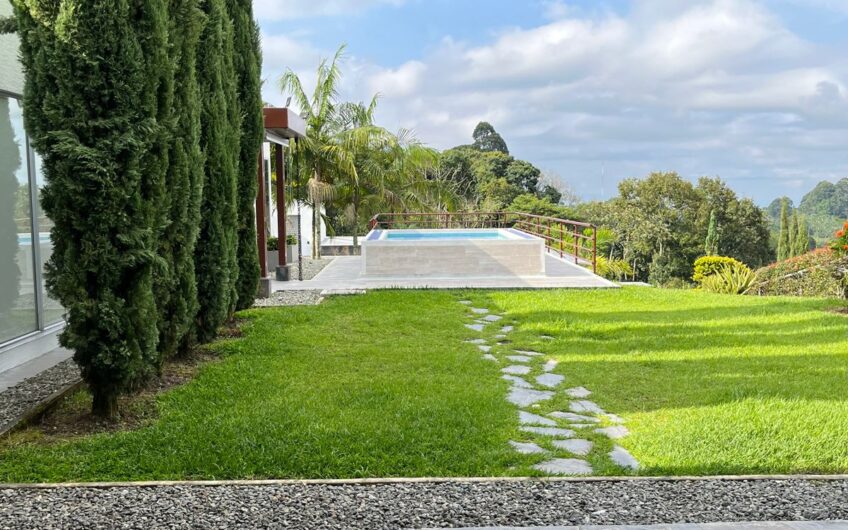 Casa para la Venta en Condominio Campestre – Vía a Circasia