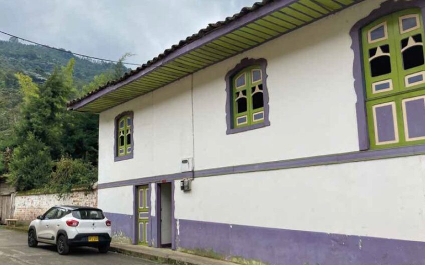 Casa Colonial de Habitación y Locales Comerciales – Pijao Quindío