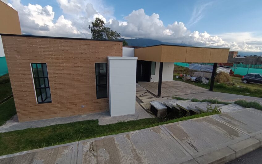 Casa para la Venta en Condominio Campestre – Vía a Calarcá