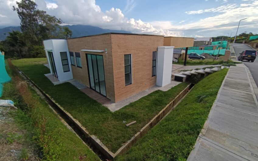 Casa para la Venta en Condominio Campestre – Vía a Calarcá