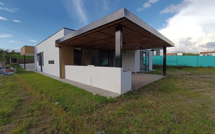 Casa para la Venta en Condominio Campestre – Vía a Calarcá