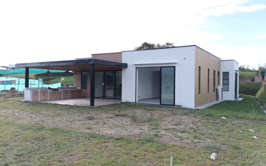 Casa para la Venta en Condominio Campestre – Vía a Calarcá
