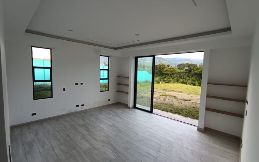 Casa para la Venta en Condominio Campestre – Vía a Calarcá