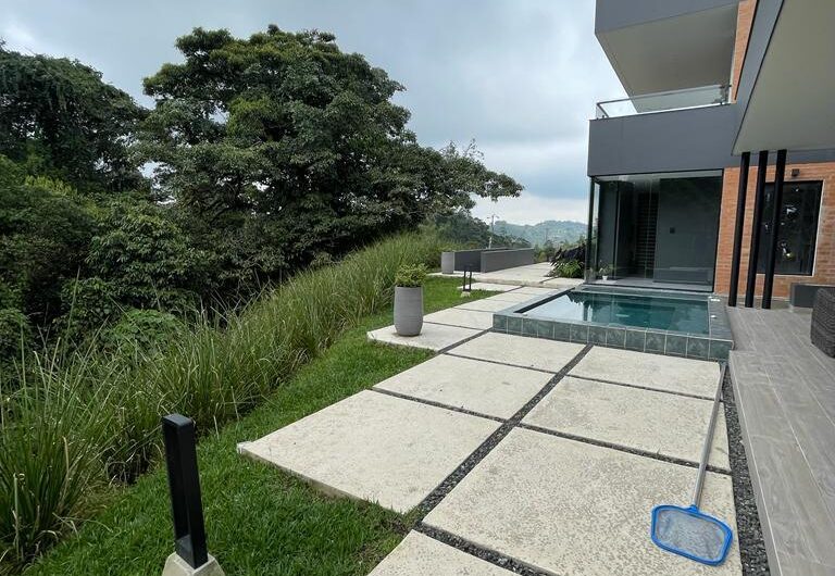 Casa para la Venta en Condominio Campestre – Vía Armenia Pereira