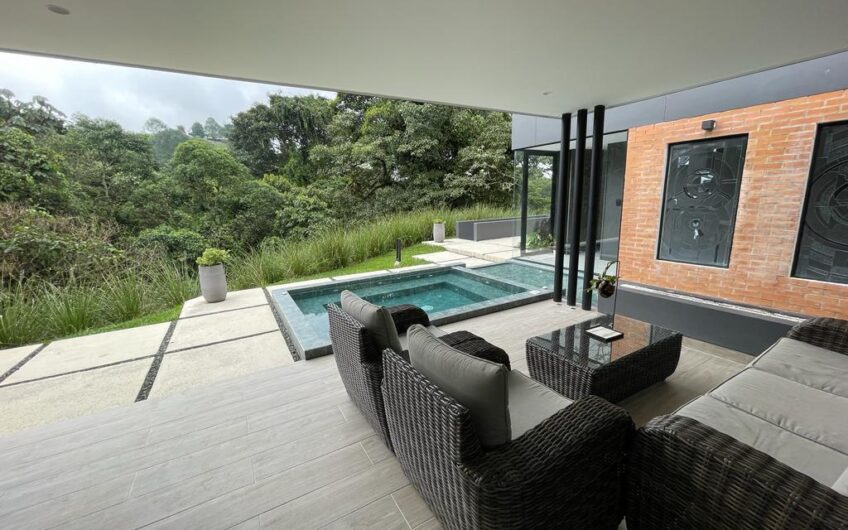 Casa para la Venta en Condominio Campestre – Vía Armenia Pereira