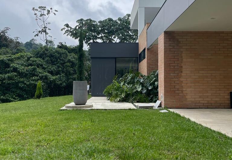 Casa para la Venta en Condominio Campestre – Vía Armenia Pereira