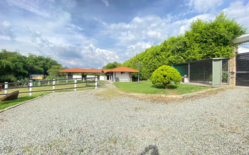 Casa Campestre para la Venta – Salida Armenia Pueblo Tapao