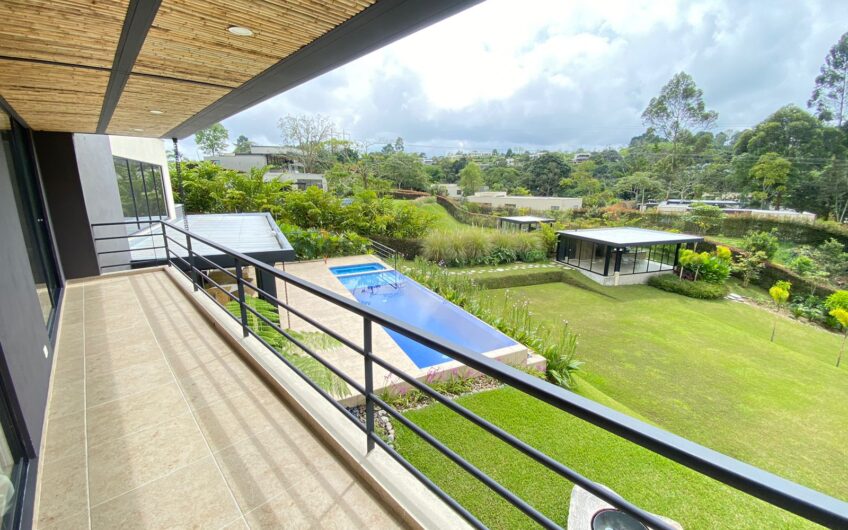 Casa para la Venta en Condominio Campestre – Vía a Circasia