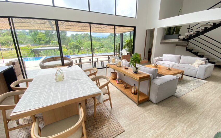 Casa para la Venta en Condominio Campestre – Vía a Circasia