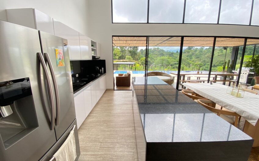 Casa para la Venta en Condominio Campestre – Vía a Circasia