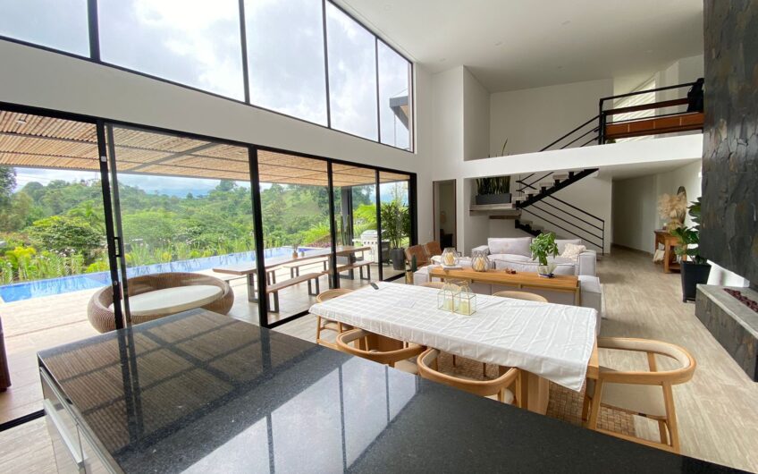 Casa para la Venta en Condominio Campestre – Vía a Circasia