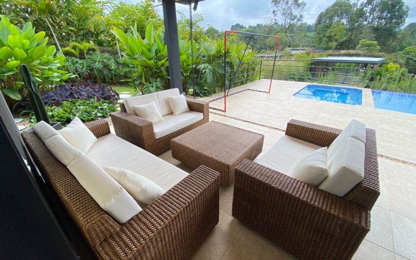 Casa para la Venta en Condominio Campestre – Vía a Circasia