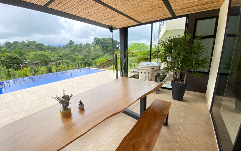 Casa para la Venta en Condominio Campestre – Vía a Circasia