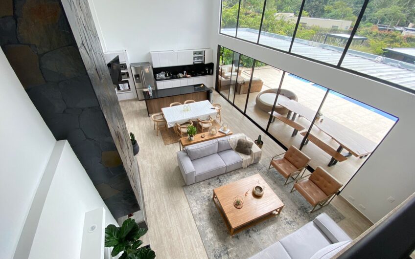 Casa para la Venta en Condominio Campestre – Vía a Circasia