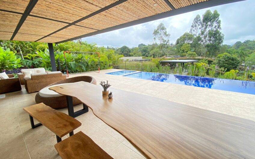 Casa para la Venta en Condominio Campestre – Vía a Circasia