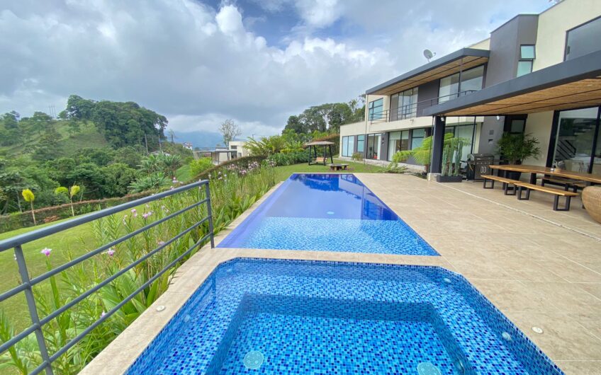 Casa para la Venta en Condominio Campestre – Vía a Circasia