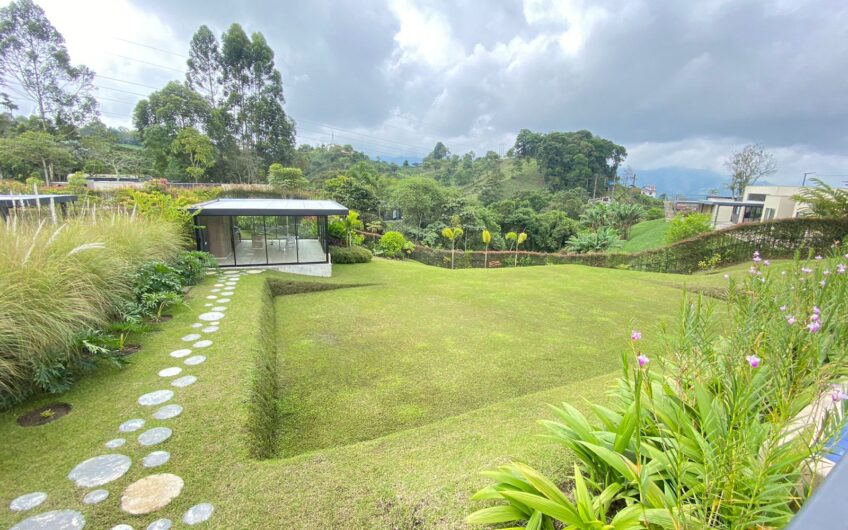 Casa para la Venta en Condominio Campestre – Vía a Circasia