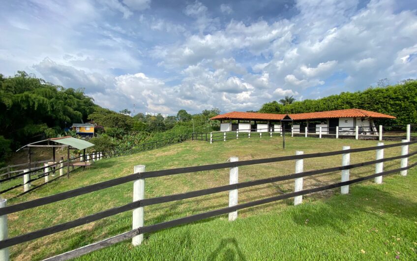 Casa Campestre para la Venta – Salida Armenia Pueblo Tapao