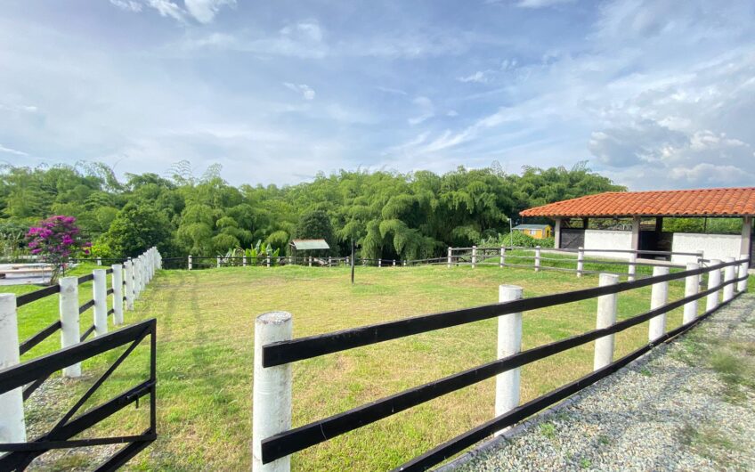 Casa Campestre para la Venta – Salida Armenia Pueblo Tapao