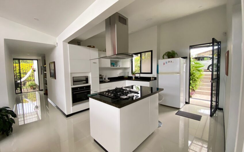 Casa para la Venta en Condominio campestre – Vía a Circasia