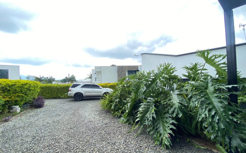 Casa para la Venta en Condominio campestre – Vía a Circasia