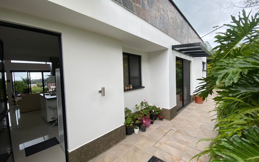 Casa para la Venta en Condominio campestre – Vía a Circasia