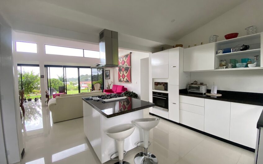 Casa para la Venta en Condominio campestre – Vía a Circasia