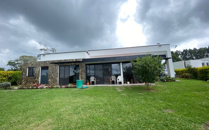 Casa para la Venta en Condominio campestre – Vía a Circasia