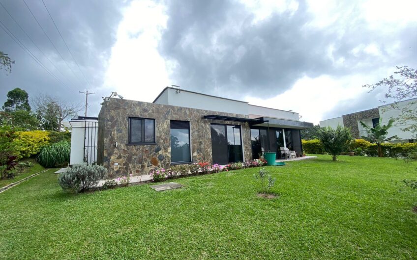 Casa para la Venta en Condominio campestre – Vía a Circasia