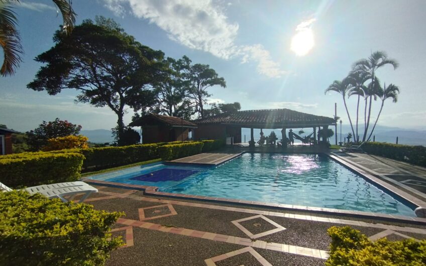 Finca Ganadera y Turística Para la Venta La Virginia Risaralda
