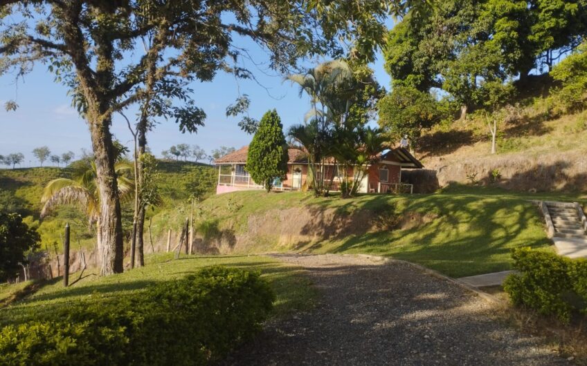 Finca Ganadera y Turística Para la Venta La Virginia Risaralda