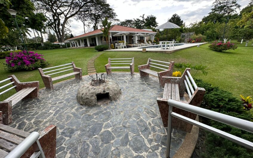 Casa Campestre Para La Venta Amoblada y Dotada en la Vía Armenia Aeropuerto