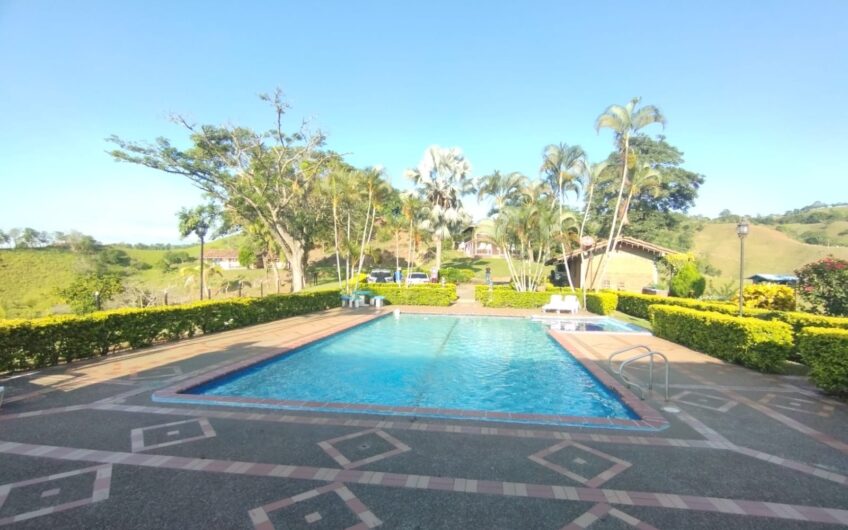 Finca Ganadera y Turística Para la Venta La Virginia Risaralda
