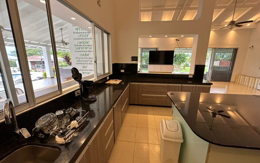 Casa Campestre Para La Venta Amoblada y Dotada en la Vía Armenia Aeropuerto