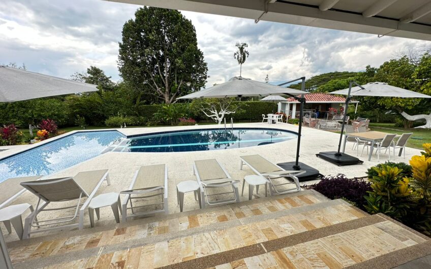 Casa Campestre Para La Venta Amoblada y Dotada en la Vía Armenia Aeropuerto