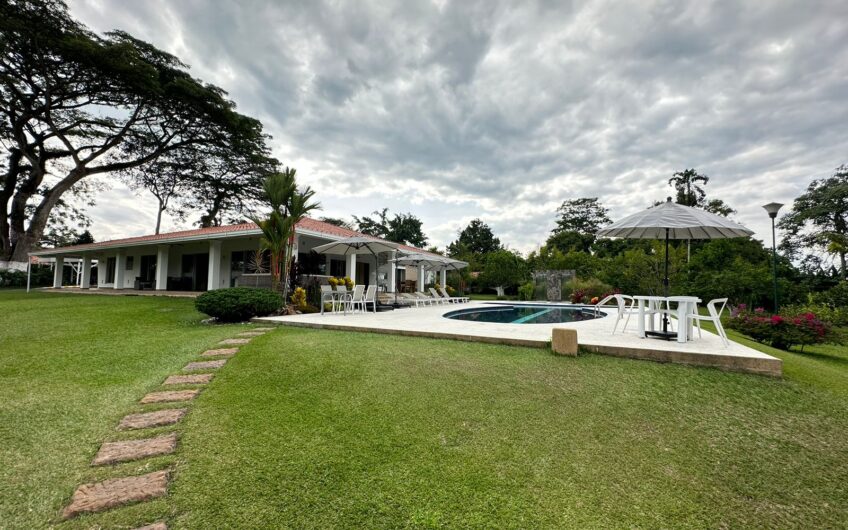 Casa Campestre Para La Venta Amoblada y Dotada en la Vía Armenia Aeropuerto