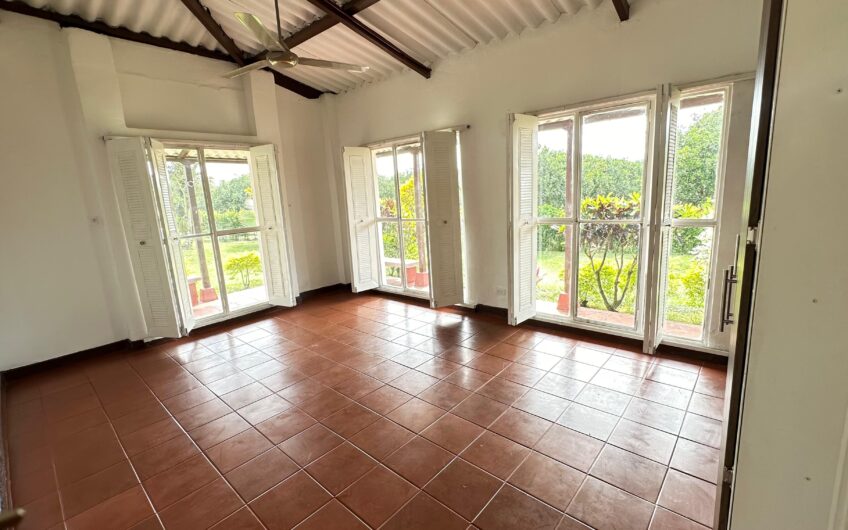 Amplia Casa Campestre para Alquiler Vía al Valle