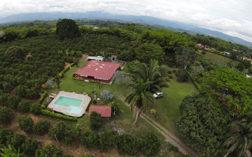 Amplia Casa Campestre para Alquiler Vía al Valle