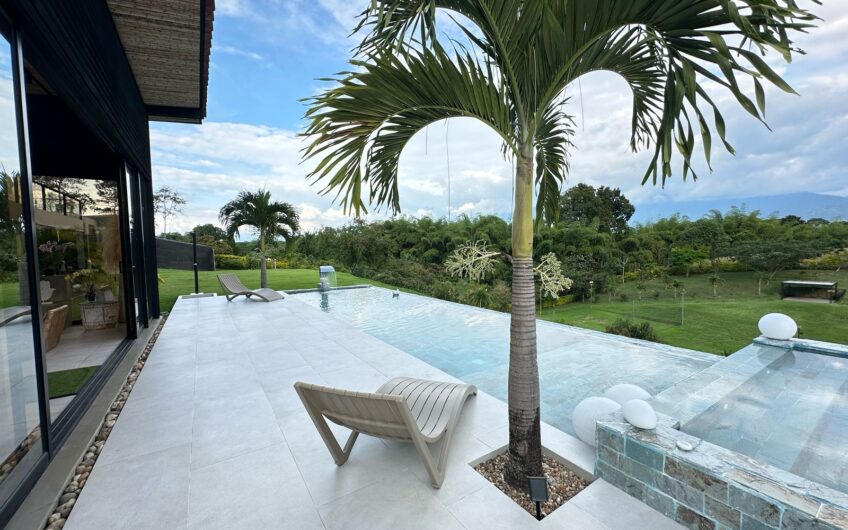 ESPECTACULAR CASA CAMPESTRE EN VENTA