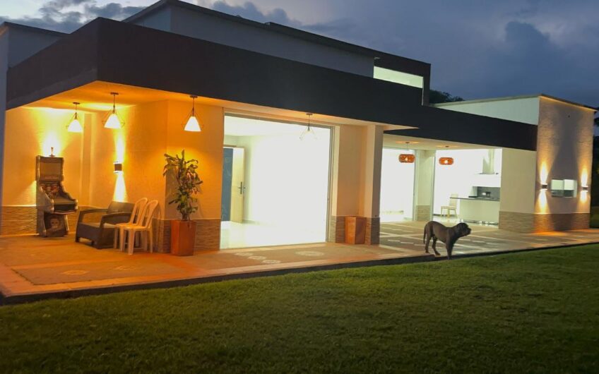 Hermosa Casa Campestre para la Venta – Via a Caicedonia