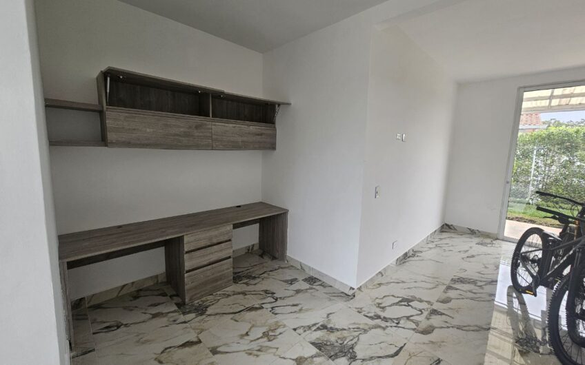 Hermosa Casa Campestre para la Venta – Via a Caicedonia