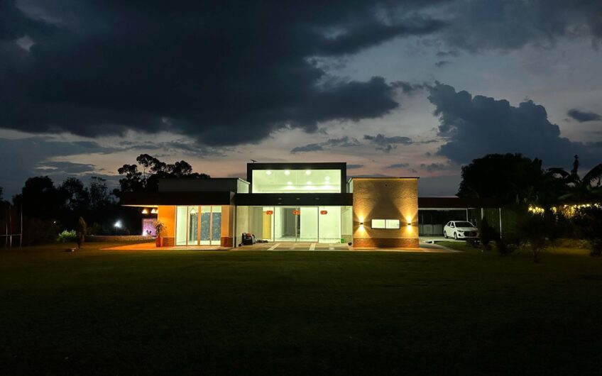 Hermosa Casa Campestre para la Venta – Via a Caicedonia