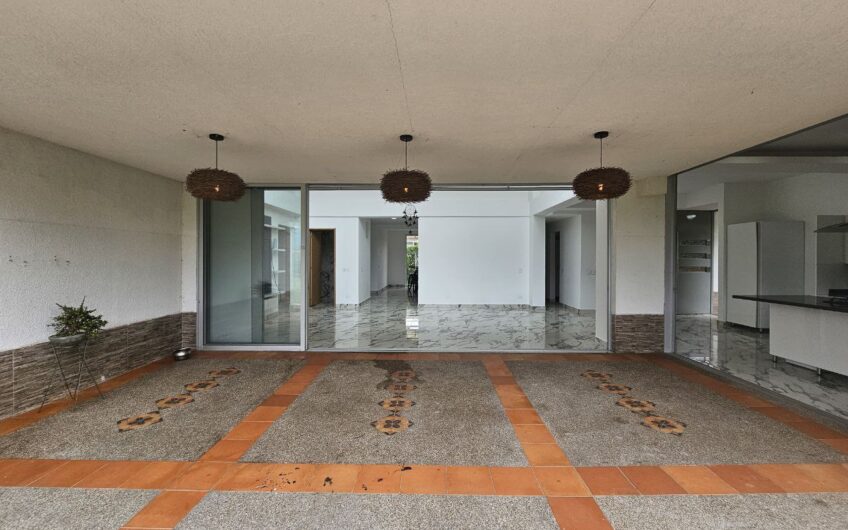 Hermosa Casa Campestre para la Venta – Via a Caicedonia