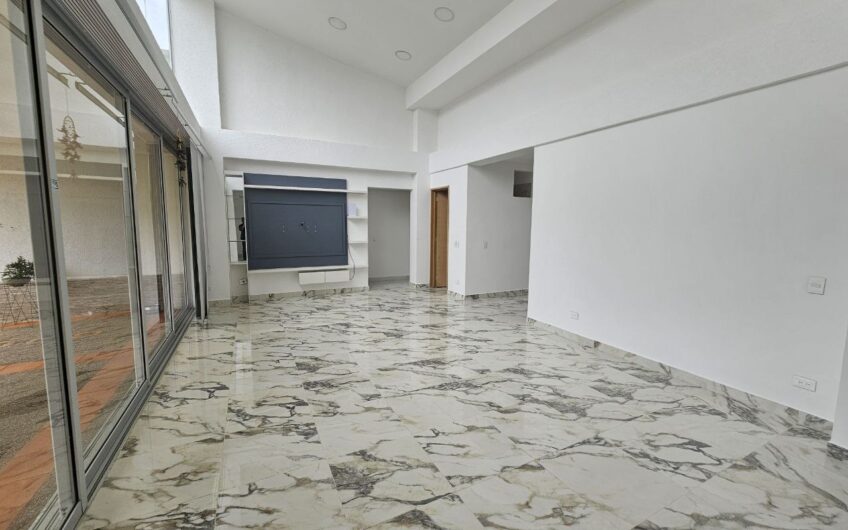 Hermosa Casa Campestre para la Venta – Via a Caicedonia