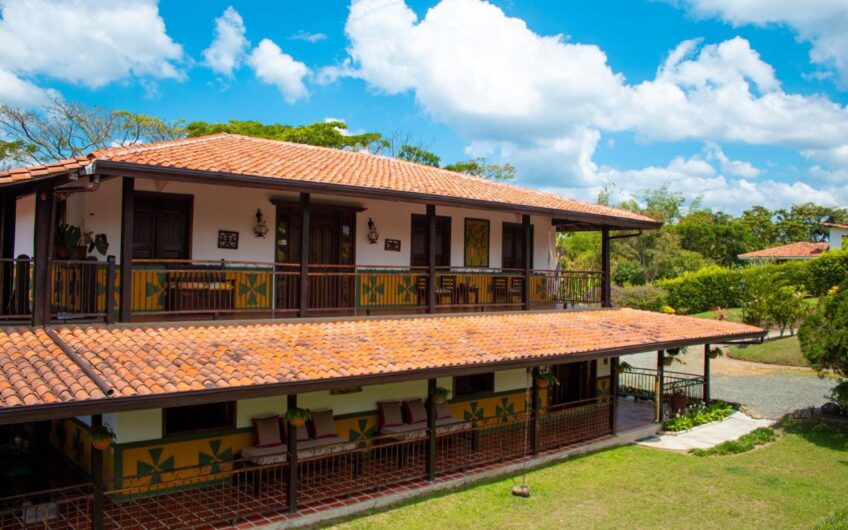 Casa para la Venta en Condominio Campestre – Vía a Montenegro