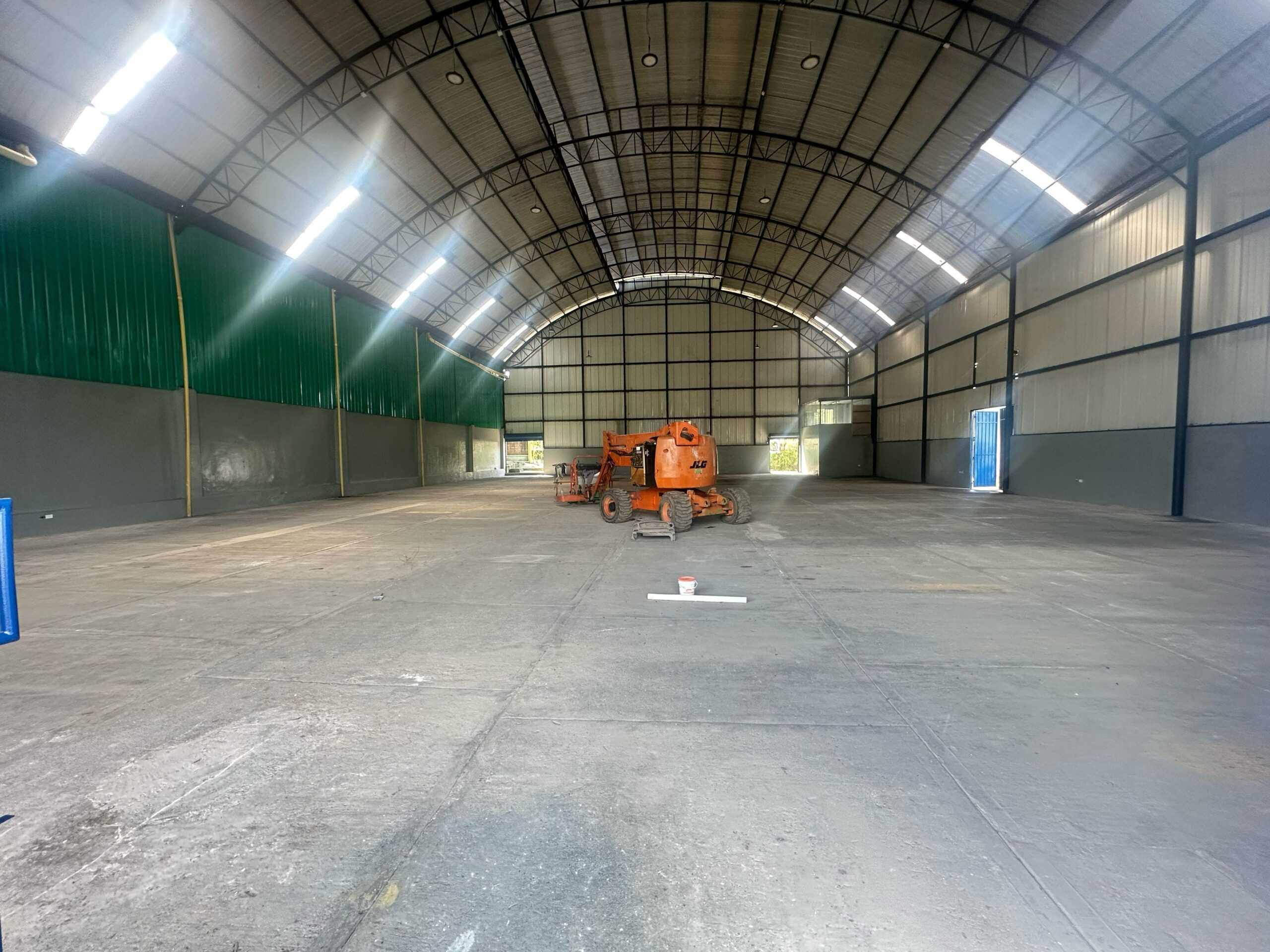 BODEGAS Y OFICINAS EN ALQUILER – VÍA LA TEBAIDA, QUINDÍO