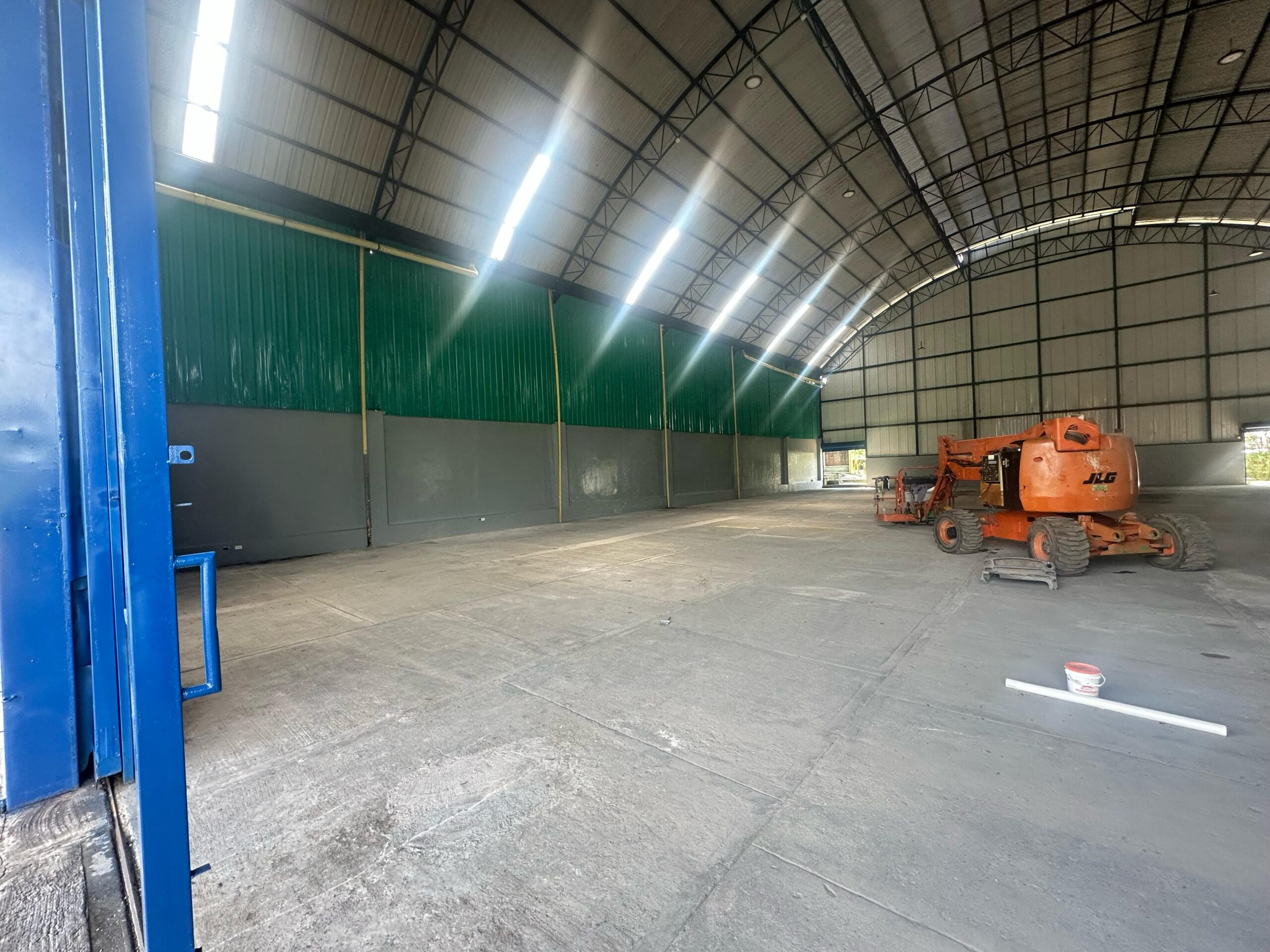 BODEGAS Y OFICINAS EN ALQUILER – VÍA LA TEBAIDA, QUINDÍO