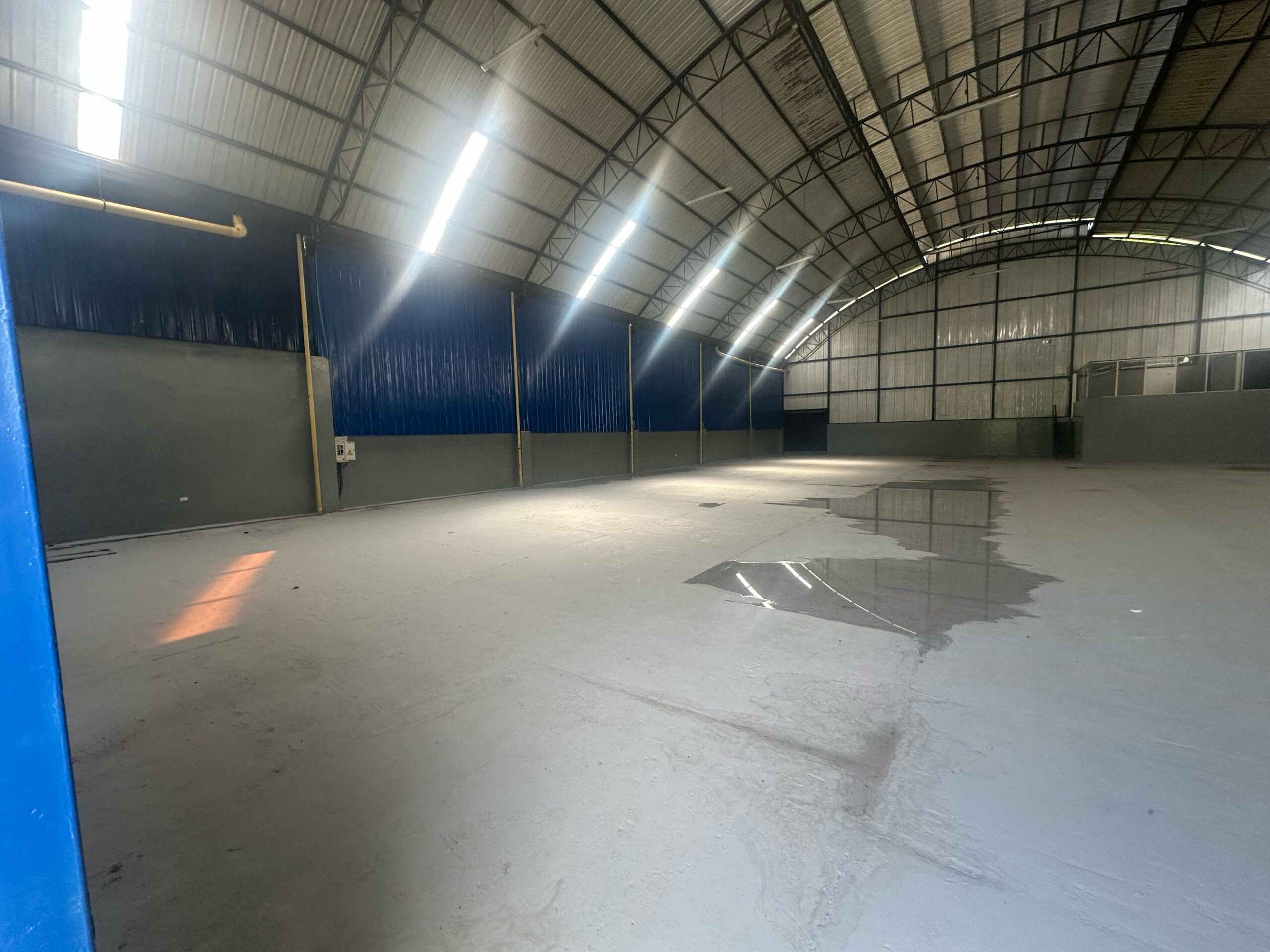 BODEGAS Y OFICINAS EN ALQUILER – VÍA LA TEBAIDA, QUINDÍO