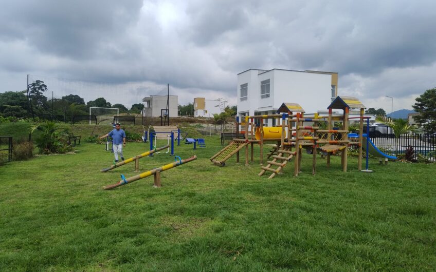 Lote para la Venta en Condominio Cerrado en Calarcá Quindío